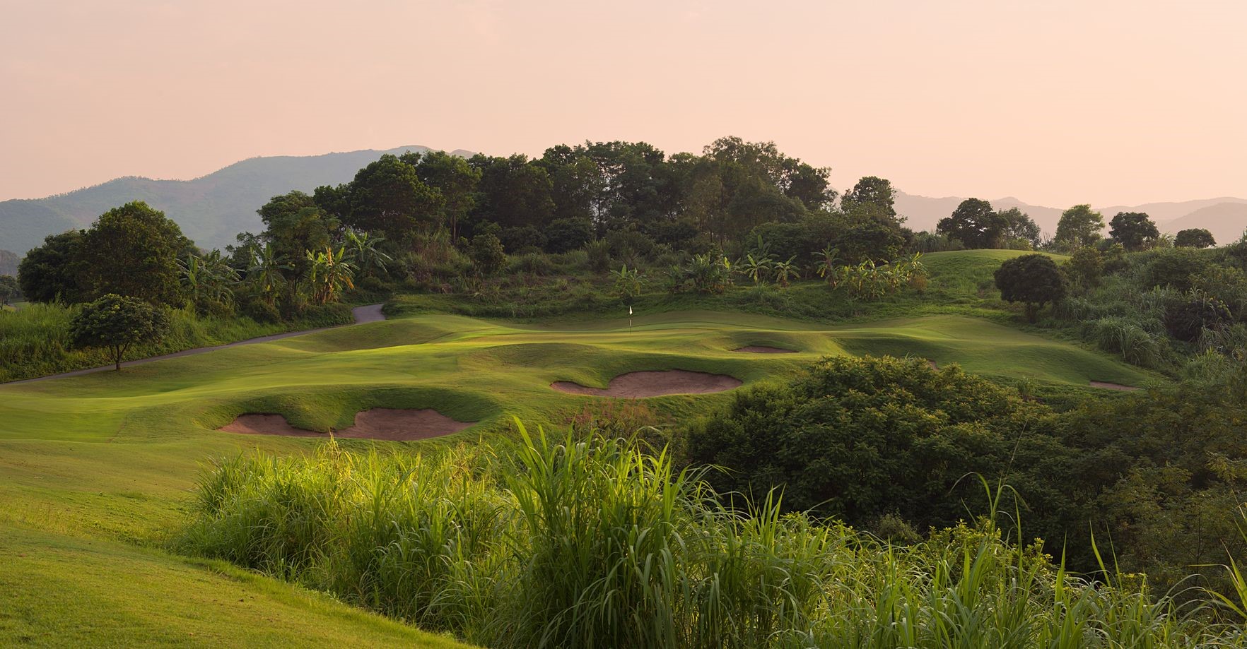 Det nordlige Vietnam, Vietnam, Sky Lake Resort & Golf Club